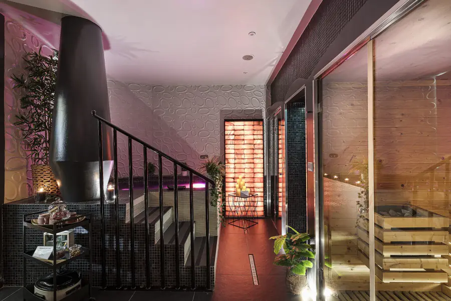 L'area SPA con sauna, bagno turco e vasca idromassaggio